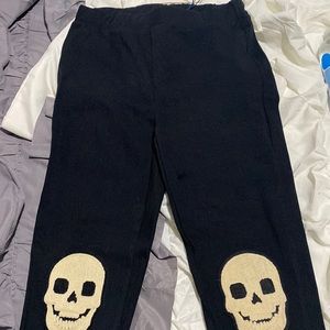 The cutest pants in the world made by Stylehansu! Tiny snare on left inner thigh